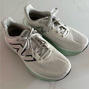 New BALANCE White and Green Athletic Shoes with Breathable Mesh